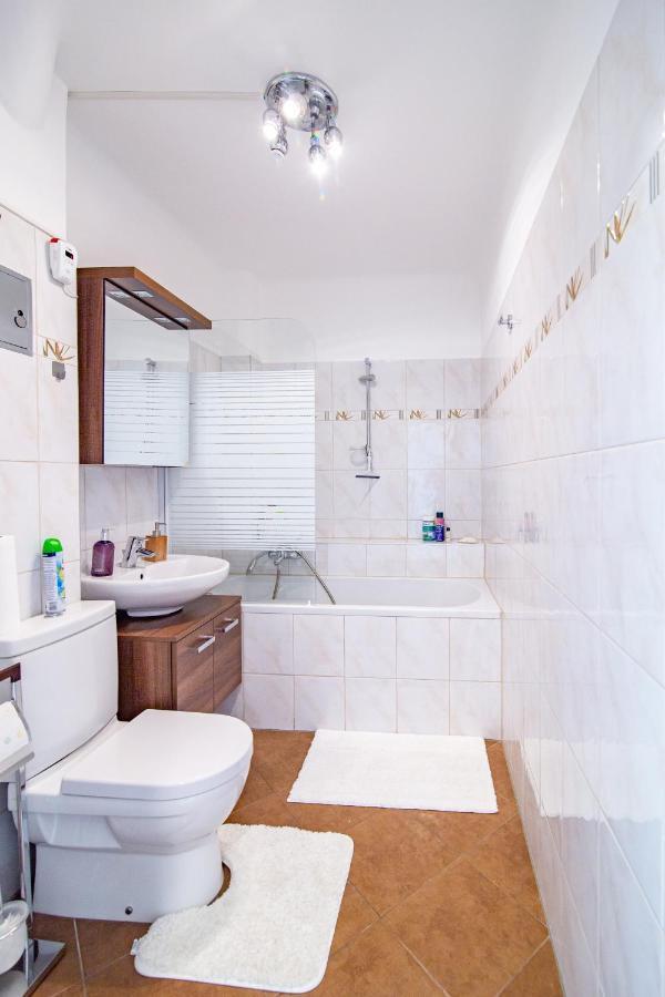 Apartamento Rated - Ac, Wifi, 24h7days Self Check-in, Board Games, Netflix *